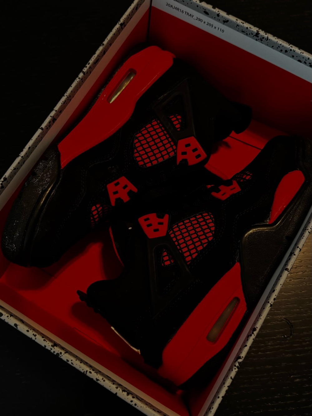 jordan 4’s red thunders size 4Y